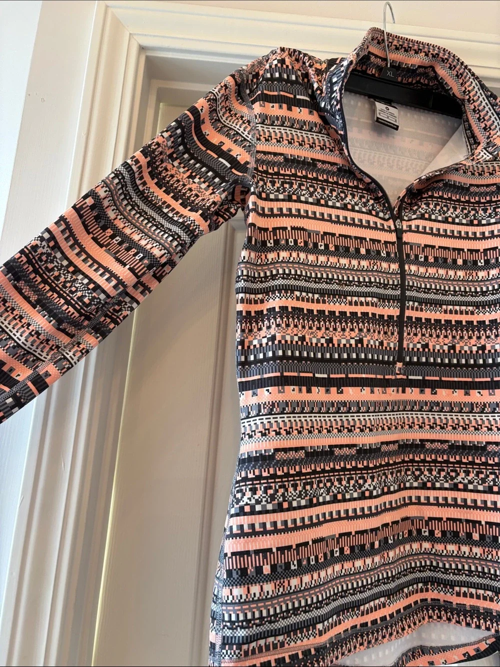 Nike Pink and Black Quarter-Zip Patterned Women's pull over Size Medium